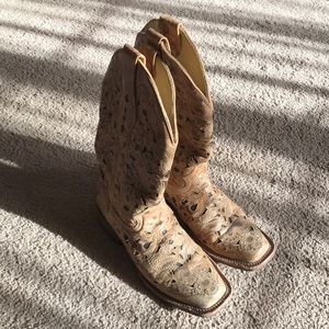 Used square toe cowgirl boots